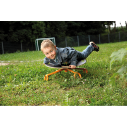 Enfant jouant avec la Table Tournante TopTrike